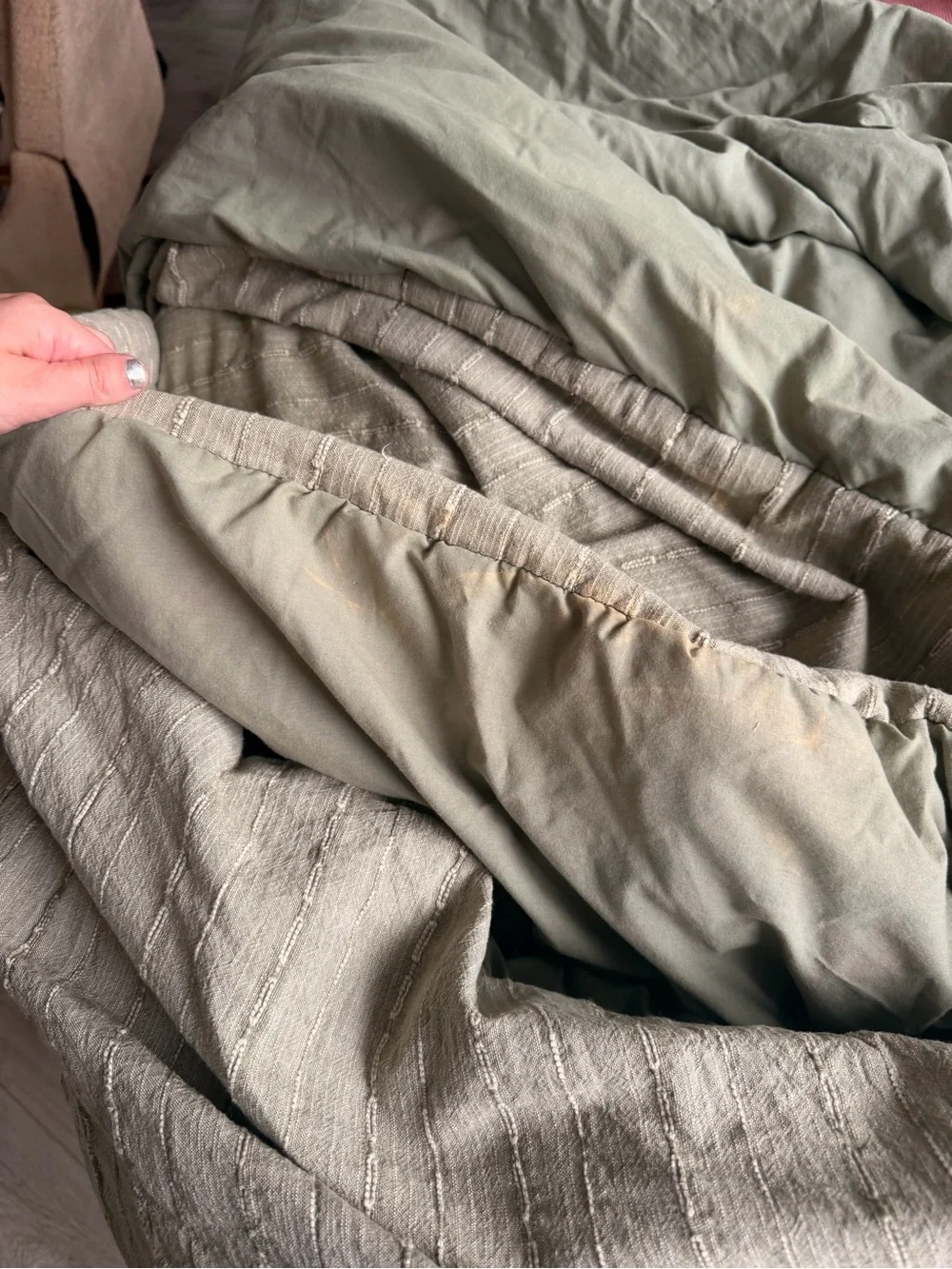 100% cotton Hearth & Hand with Magnolia Comforter Bedding in Olive green QUEEN